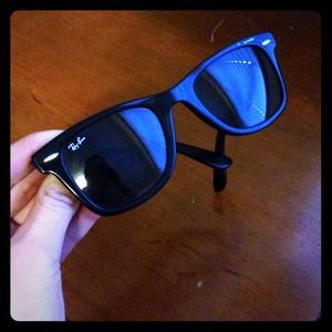 Black Ray Ban sunglasses