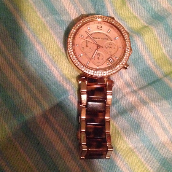 Rose Gold Michael Kors watch - Picture 3 of 4