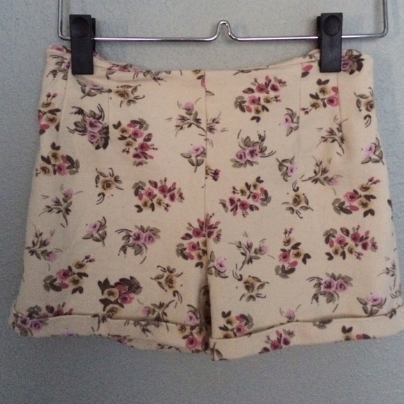 SOLD❤️❤️❤️❤️brandy melville shorts