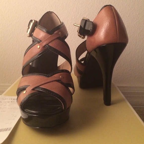 ✨sale✨Michael Kors platform heels. - Picture 1 of 4