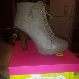 reduced:) Brand new in box taupe bootie