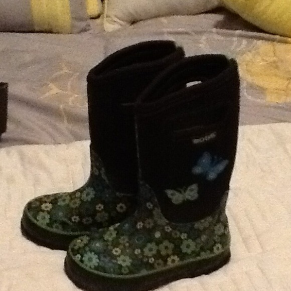 SOLD****Bogs  toddler girls 11 ***SOLD***SOLD****