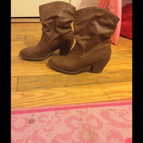 Brown short boots