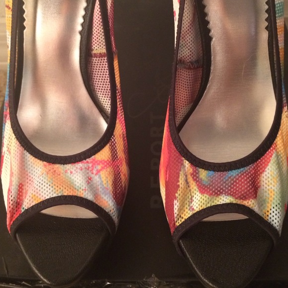 Authentic Report Signature heels. - Picture 2 of 4