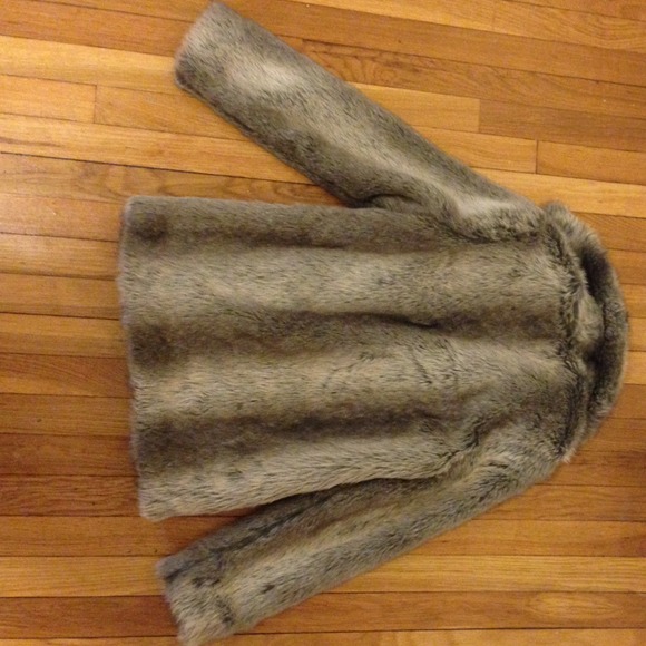SOLD Classy soft faux fur jacket - Picture 3 of 4