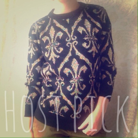 Sweaters - ⚡️SALE⚡️Vintage black/gold fleur de lys sweater