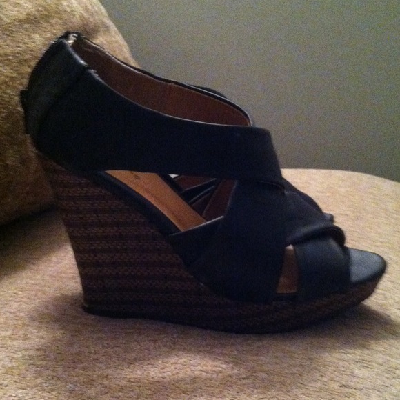 Reduced!💫Beautiful black&brown wedges size 8