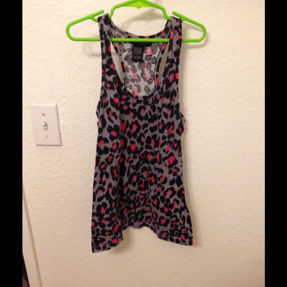 ❌Sold❌Gray black and pink leopard print tank top - Picture 1 of 3