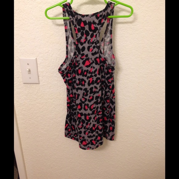 ❌Sold❌Gray black and pink leopard print tank top - Picture 2 of 3