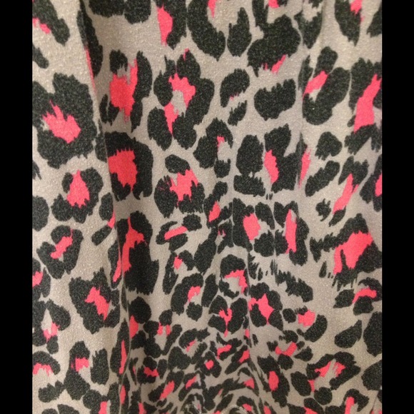❌Sold❌Gray black and pink leopard print tank top - Picture 3 of 3