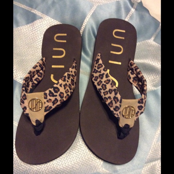 Leopard flip flops