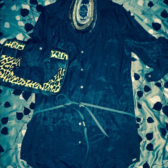 ⤵️GUESS TUNIC STYLE SHIRT💥💥💥 - Picture 2 of 4