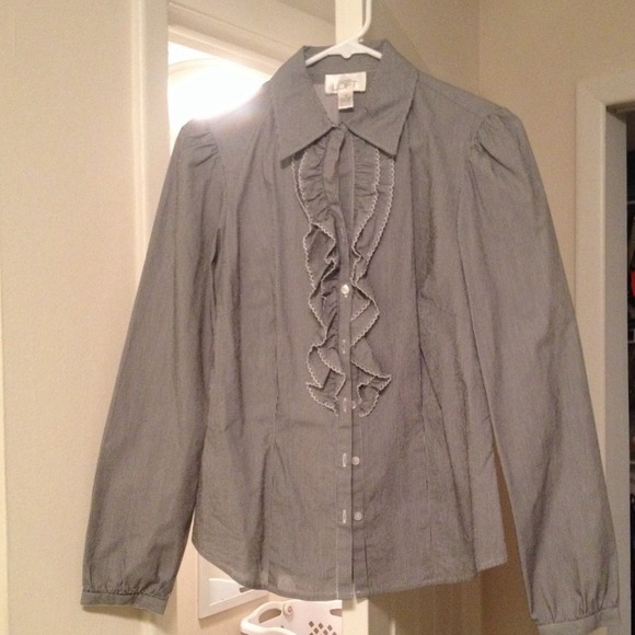 Button up, ruffle front shirt (Ann Taylor LOFT) - Picture 4 of 4