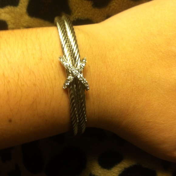 Bracelet not sliver but dose not turn