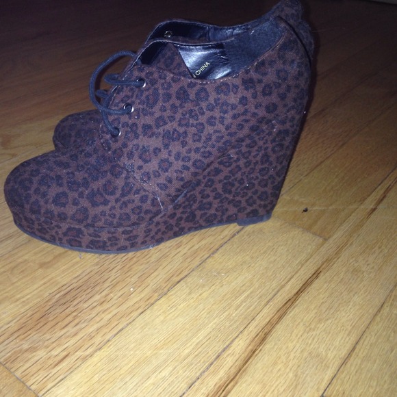Forever 21 wedges animal print 😊