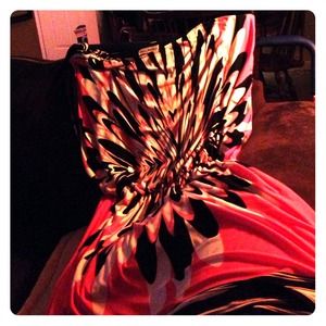 Adorable coral/black dress