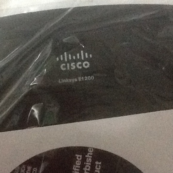 Linksys E1200 Wireless Router - Picture 3 of 3