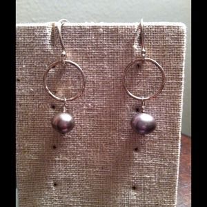 Stella & Dot Grace Pearl Earrings- Grey