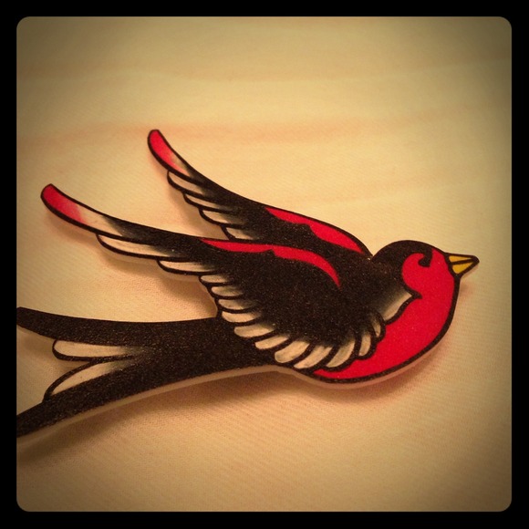 Tattoo Bird Pin/Swallow - Picture 1 of 2