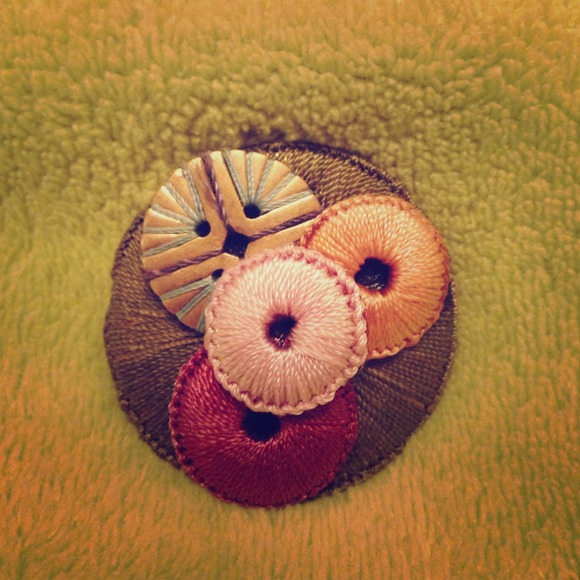 Fabric/Metal Retro look Brooch