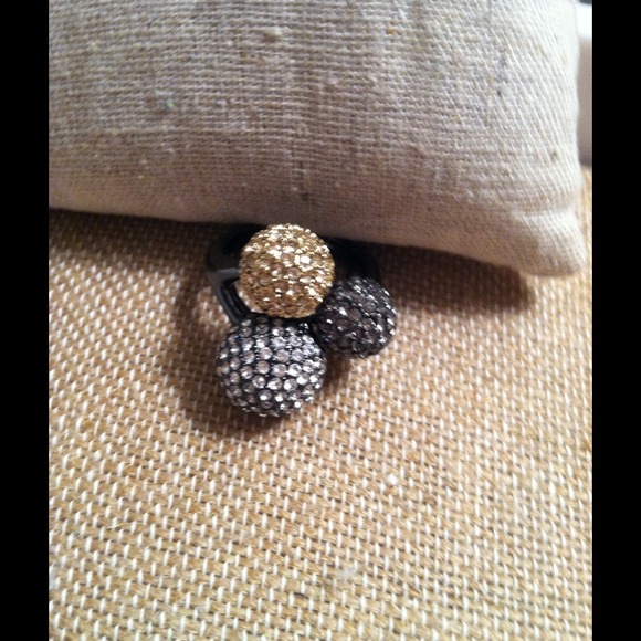 ⛔️SOLD IN BUNDLE ⛔️Stella & Dot Soirre trio ring