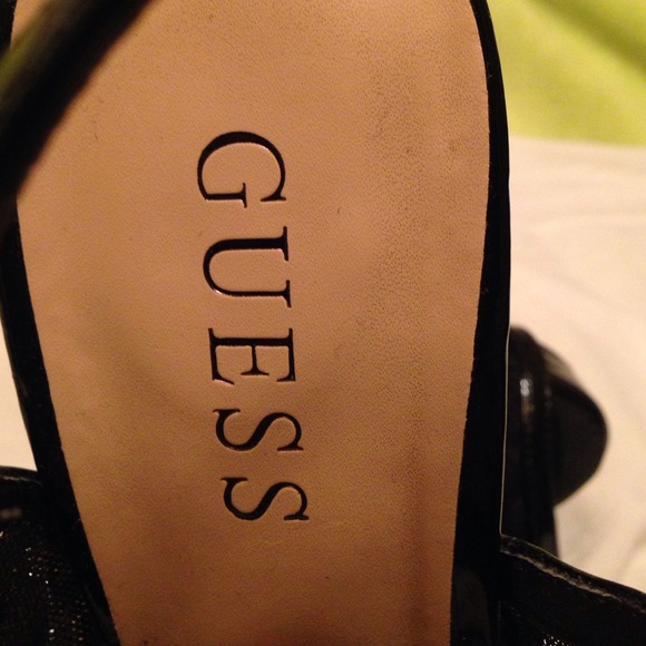 🚫SOLD IN BUNDLE🚫GUESS Lace Platform Heels - Picture 2 of 3