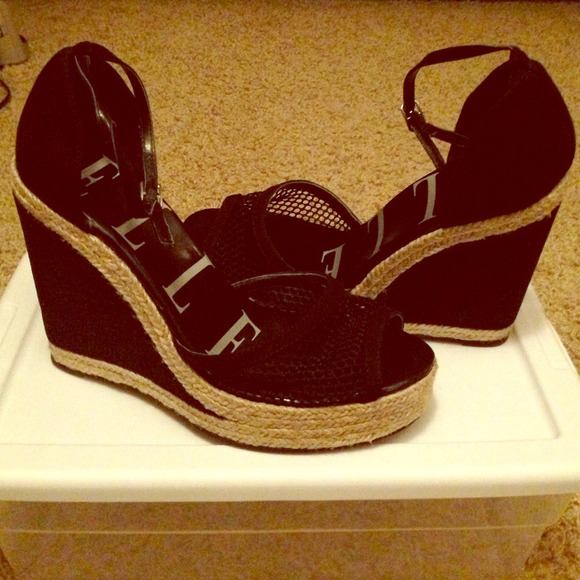 Cute black lace wedges 🌺
