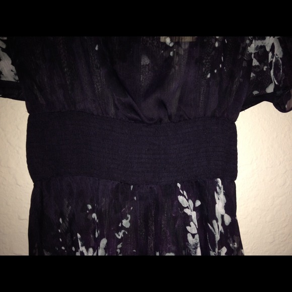 Black & White Top - Picture 2 of 4