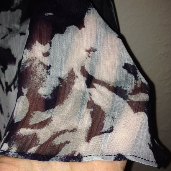 Black & White Top - Picture 3 of 4