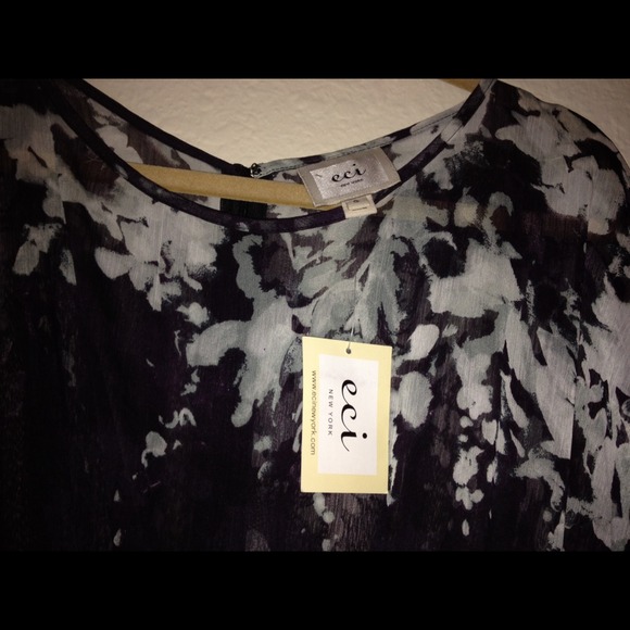 Black & White Top - Picture 4 of 4