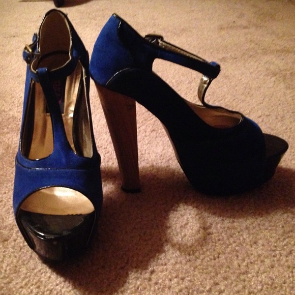 Blue High Heels w/ straps - Picture 2 of 3