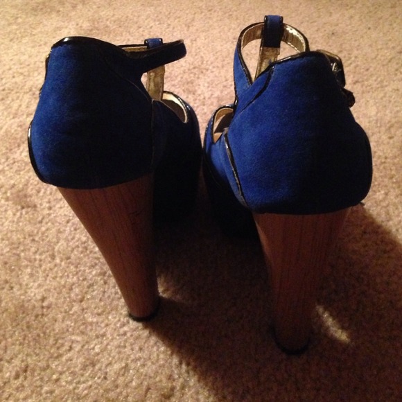 Blue High Heels w/ straps - Picture 3 of 3
