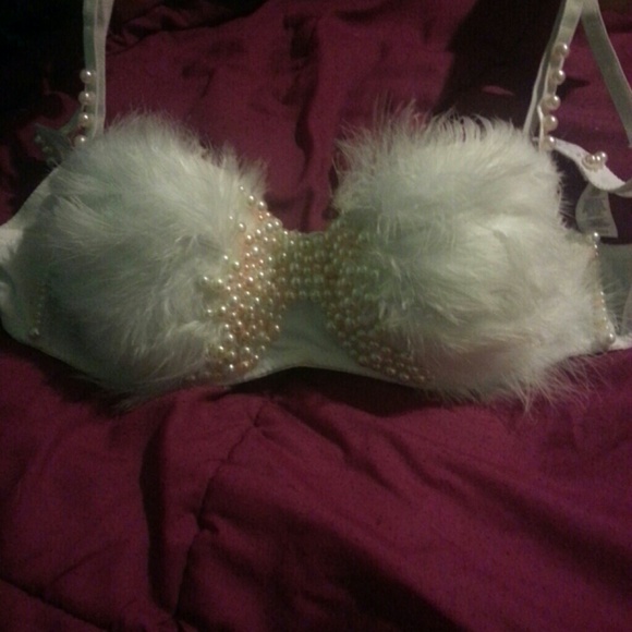 ☆★on hold★☆ White Feather w/ Pearl, Rave bra