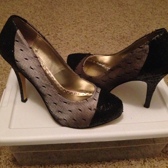 Black sparkle heels with lace.👠