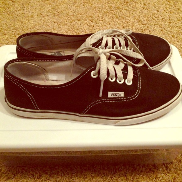 Black Lo pro Vans 👟