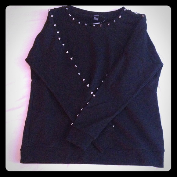 🚫🚫SOLD🚫🚫Black studded long sleeve