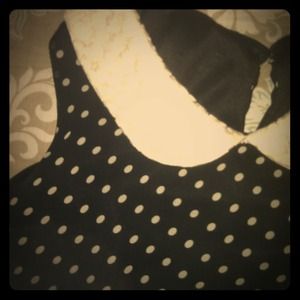 Sweet sleeveless polka dot and lace collard blouse