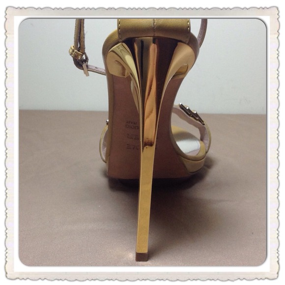 ๐นSALE๐นHerve Leger Suede MustardPump - Picture 3 of 4