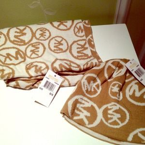 Michael Kors Reversible Hat & Scarf Set