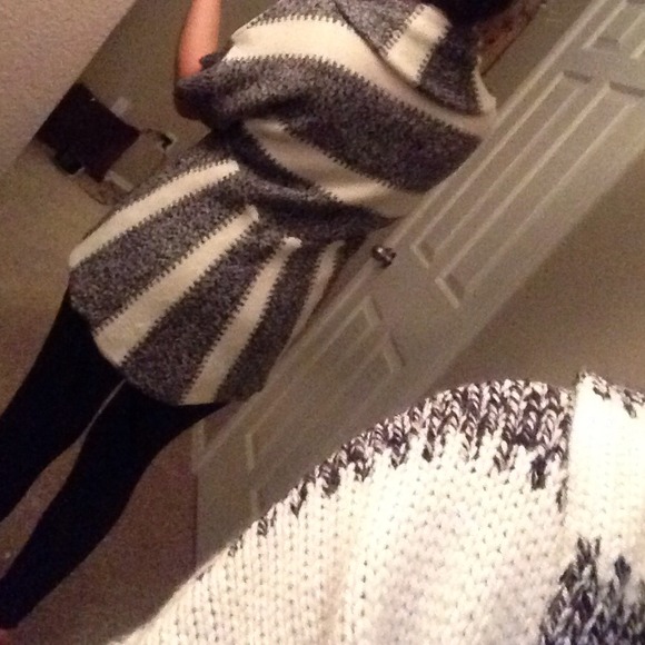 Express sweater 💕 - Picture 2 of 3