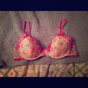 SOLD.........Victoria's Secret angel bra
