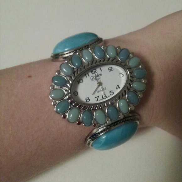 Beautiful Cuff Watch - Picture 2 of 3