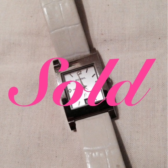 ❌SOLD❌Fossil watch-white leather