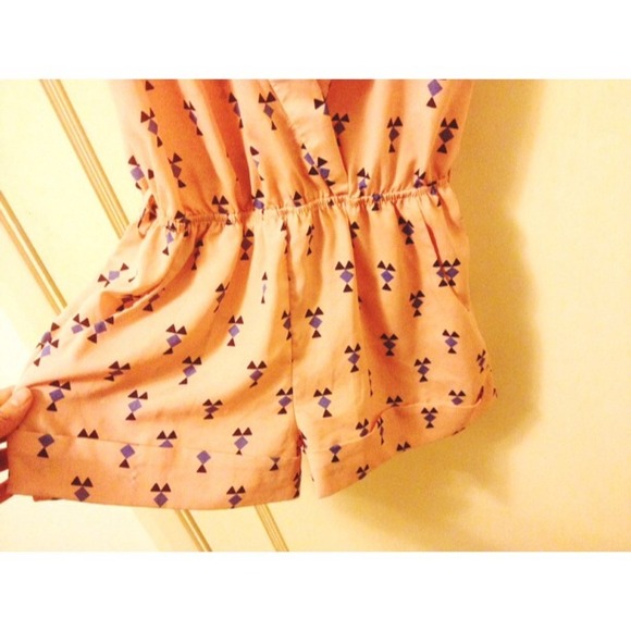 Patterned romper🔸🔻🔹🔺 - Picture 2 of 3