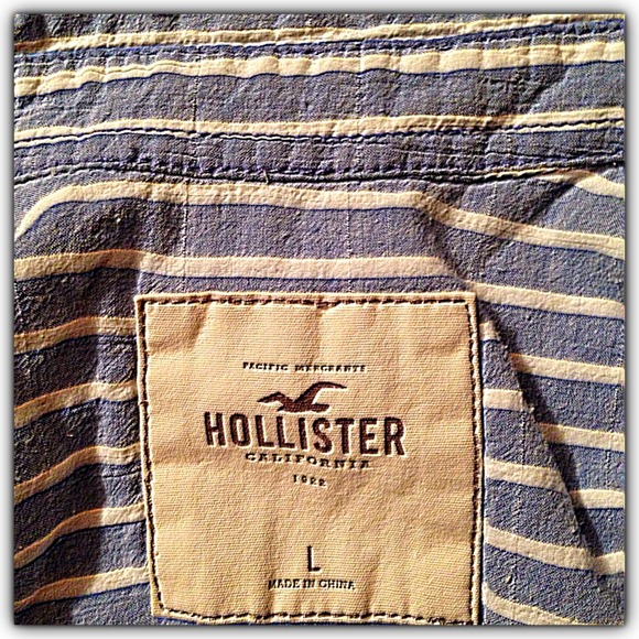 !Hollister ! Button down - Picture 2 of 3