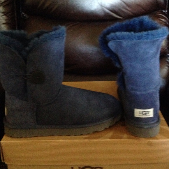 No Trades! Brand New UGG W/ Bailey Button Navy