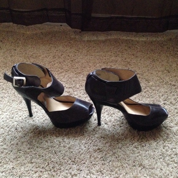 Sexy brown pep toe Michael Kors heels - Picture 2 of 3