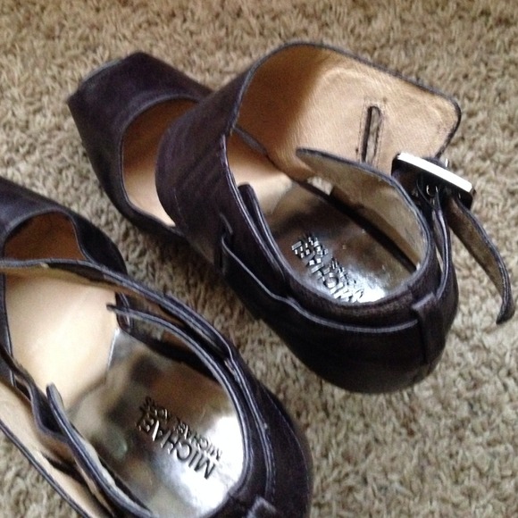 Sexy brown pep toe Michael Kors heels - Picture 3 of 3