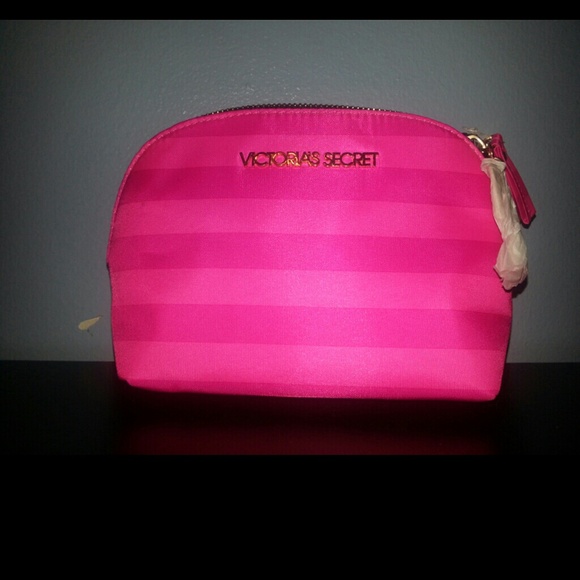 REDUCED!! NEW!! PINK VICTORIA SECRET MAKEUP BAG!!