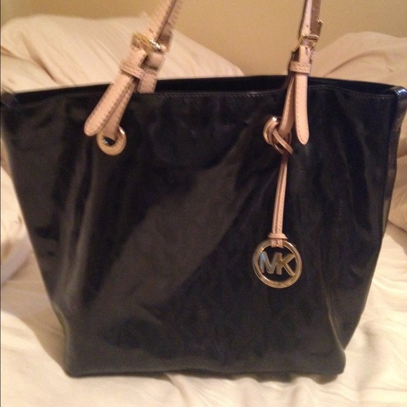 Wanting to trade for smaller MK purse!